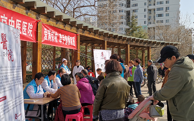 【学雷锋日】玩球,玩球（中国）举办“爱满京城，牵手智慧家医”志愿服务活动(图2)